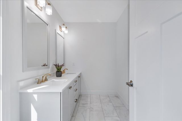 29 Parkers Neck Road, South Yarmouth, MA 02664
