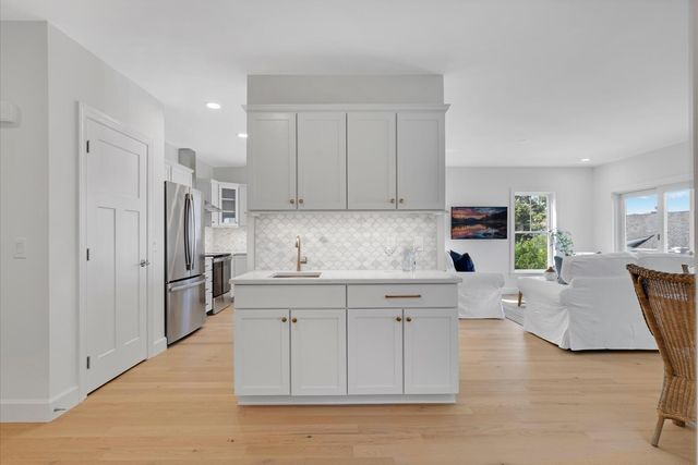 29 Parkers Neck Road, South Yarmouth, MA 02664