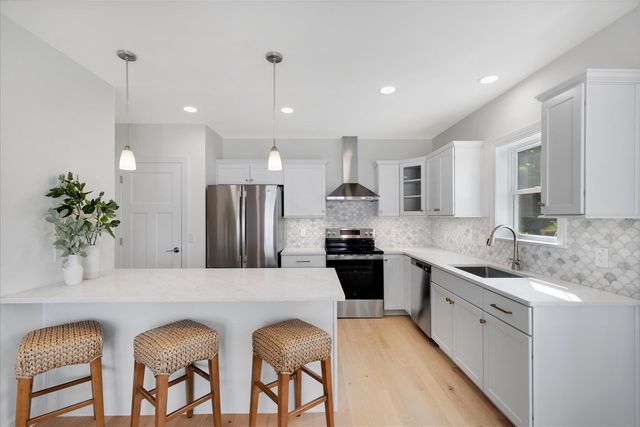 29 Parkers Neck Road, South Yarmouth, MA 02664