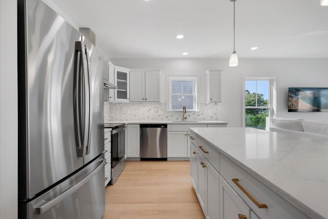 29 Parkers Neck Road, South Yarmouth, MA 02664