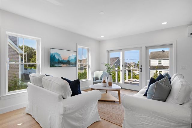29 Parkers Neck Road, South Yarmouth, MA 02664