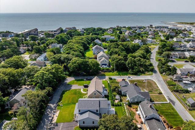 29 Parkers Neck Road, South Yarmouth, MA 02664
