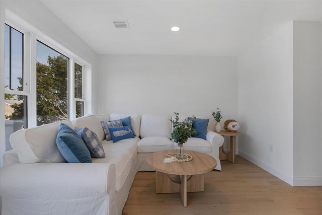 29 Parkers Neck Road, South Yarmouth, MA 02664