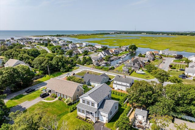 29 Parkers Neck Road, South Yarmouth, MA 02664