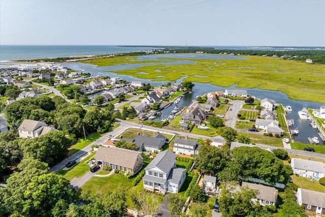 29 Parkers Neck Road, South Yarmouth, MA 02664