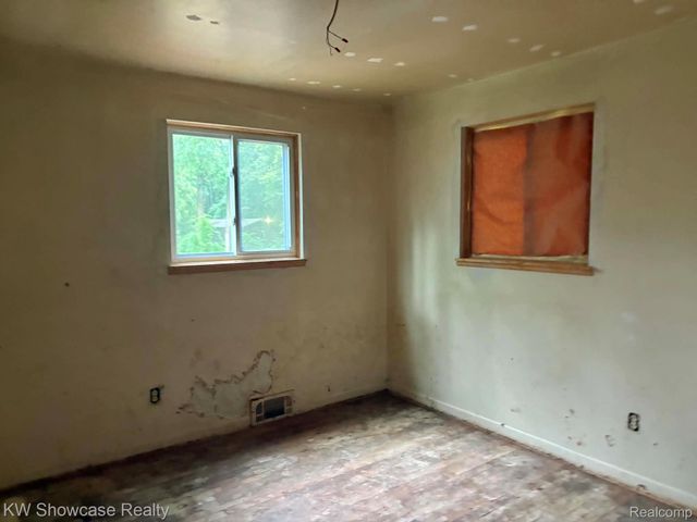 4949 Clarkston Rd Road, Independence Charter Township, MI 48348