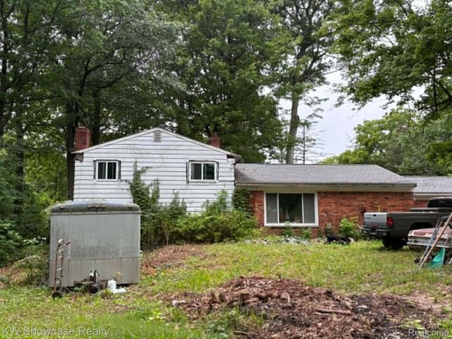 4949 Clarkston Rd Road, Independence Charter Township, MI 48348