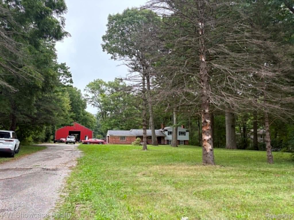 4949 Clarkston Rd Road, Independence Charter Township, MI 48348