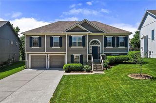 9704 N Donnelly Avenue, Kansas City, MO 64157