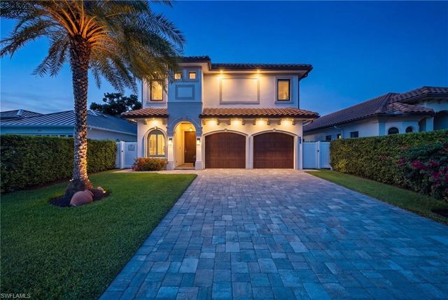 519 97th AVE N, Naples, FL 34108