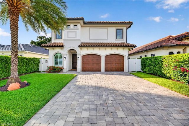519 97th AVE N, Naples, FL 34108