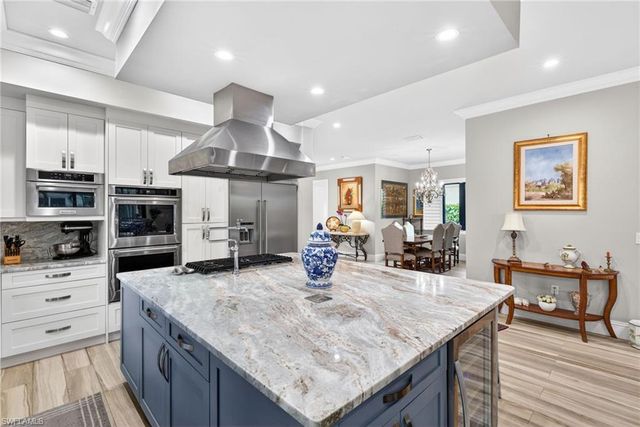 519 97th AVE N, Naples, FL 34108