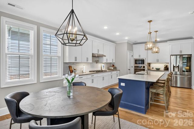 7005 Providence Lane W, Charlotte, NC 28226