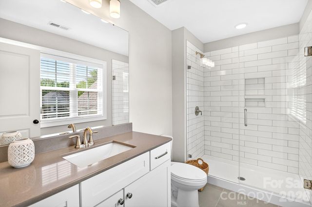 7005 Providence Lane W, Charlotte, NC 28226