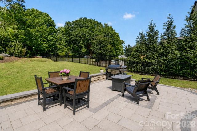 7005 Providence Lane W, Charlotte, NC 28226