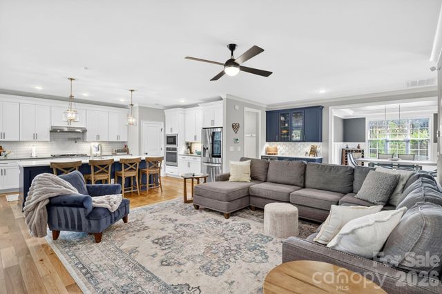 7005 Providence Lane W, Charlotte, NC 28226