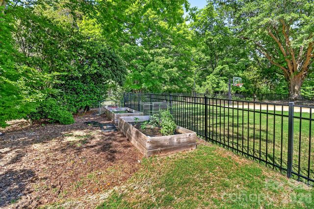 7005 Providence Lane W, Charlotte, NC 28226
