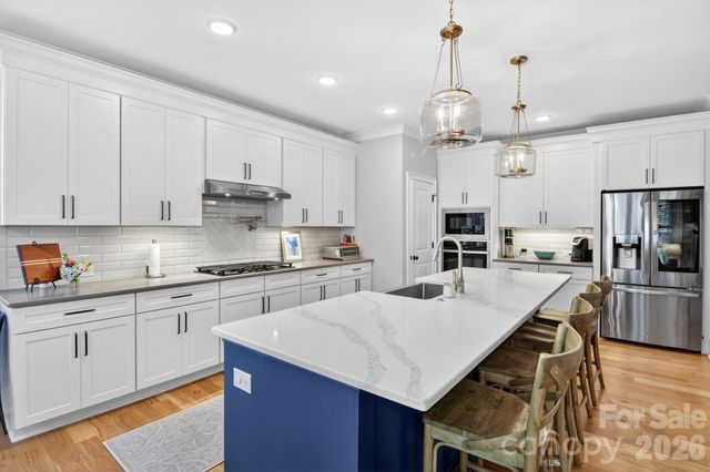 7005 Providence Lane W, Charlotte, NC 28226