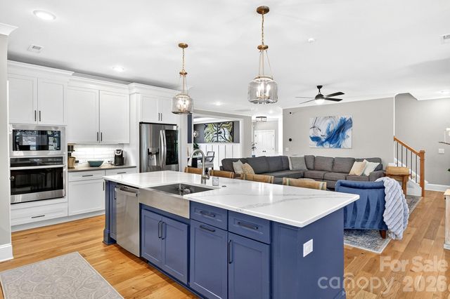 7005 Providence Lane W, Charlotte, NC 28226