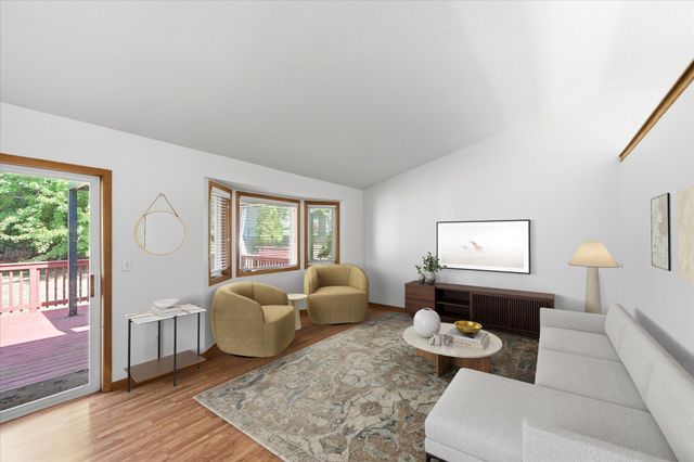 9350 Parkside Drive, Woodbury, MN 55125