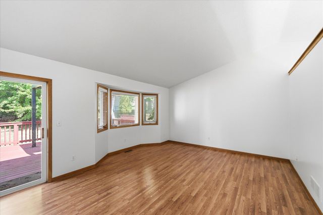 9350 Parkside Drive, Woodbury, MN 55125