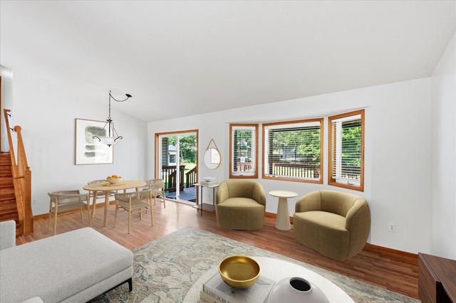 9350 Parkside Drive, Woodbury, MN 55125
