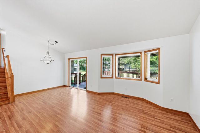 9350 Parkside Drive, Woodbury, MN 55125