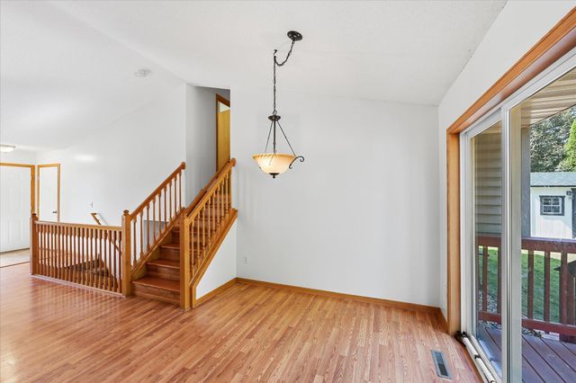 9350 Parkside Drive, Woodbury, MN 55125