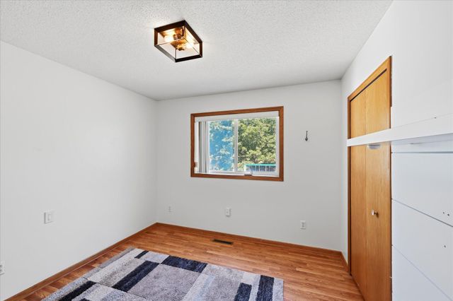 9350 Parkside Drive, Woodbury, MN 55125