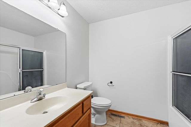 9350 Parkside Drive, Woodbury, MN 55125