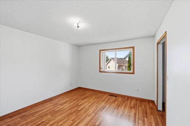 9350 Parkside Drive, Woodbury, MN 55125
