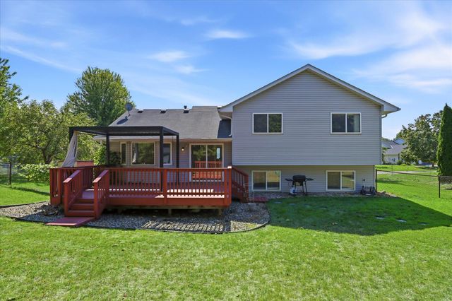 9350 Parkside Drive, Woodbury, MN 55125