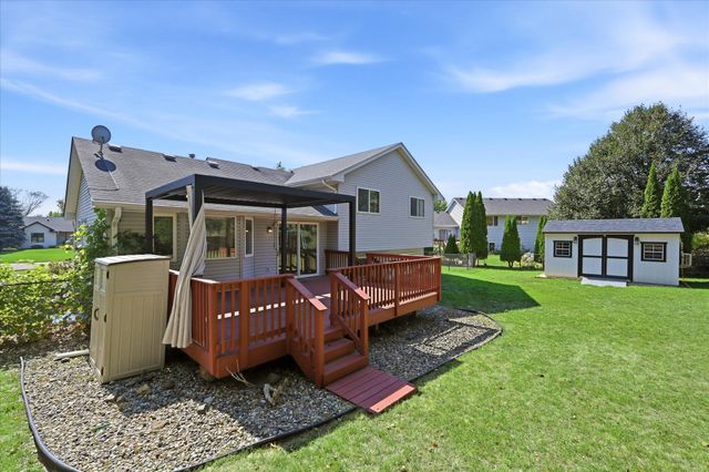 9350 Parkside Drive, Woodbury, MN 55125
