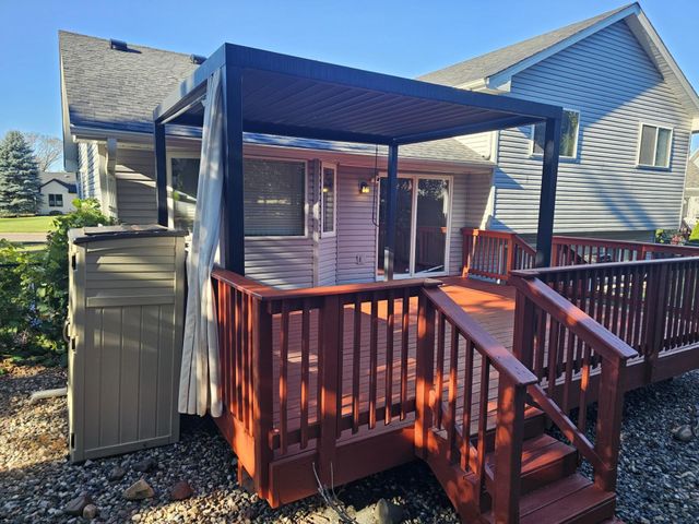 9350 Parkside Drive, Woodbury, MN 55125