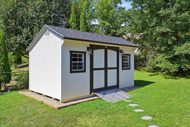 9350 Parkside Drive, Woodbury, MN 55125