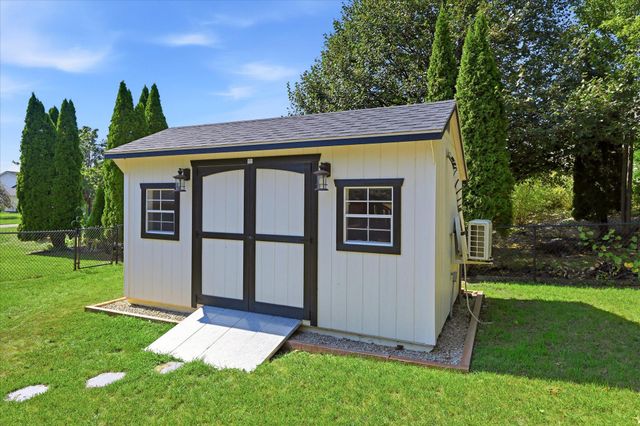 9350 Parkside Drive, Woodbury, MN 55125