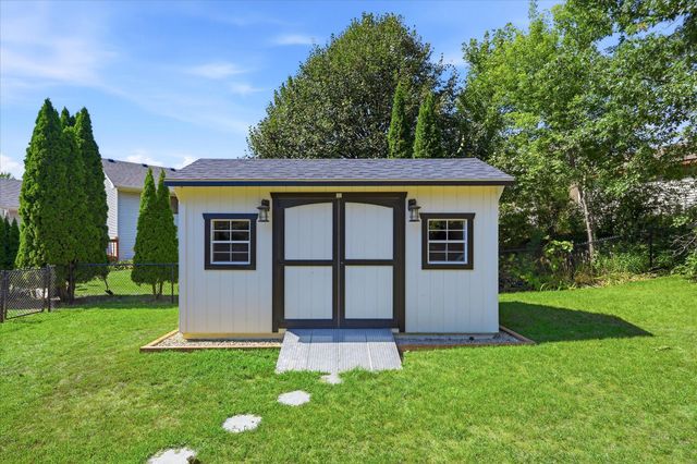 9350 Parkside Drive, Woodbury, MN 55125