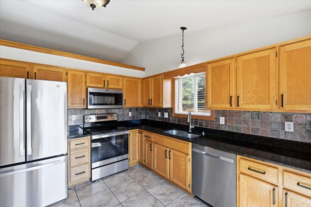9350 Parkside Drive, Woodbury, MN 55125
