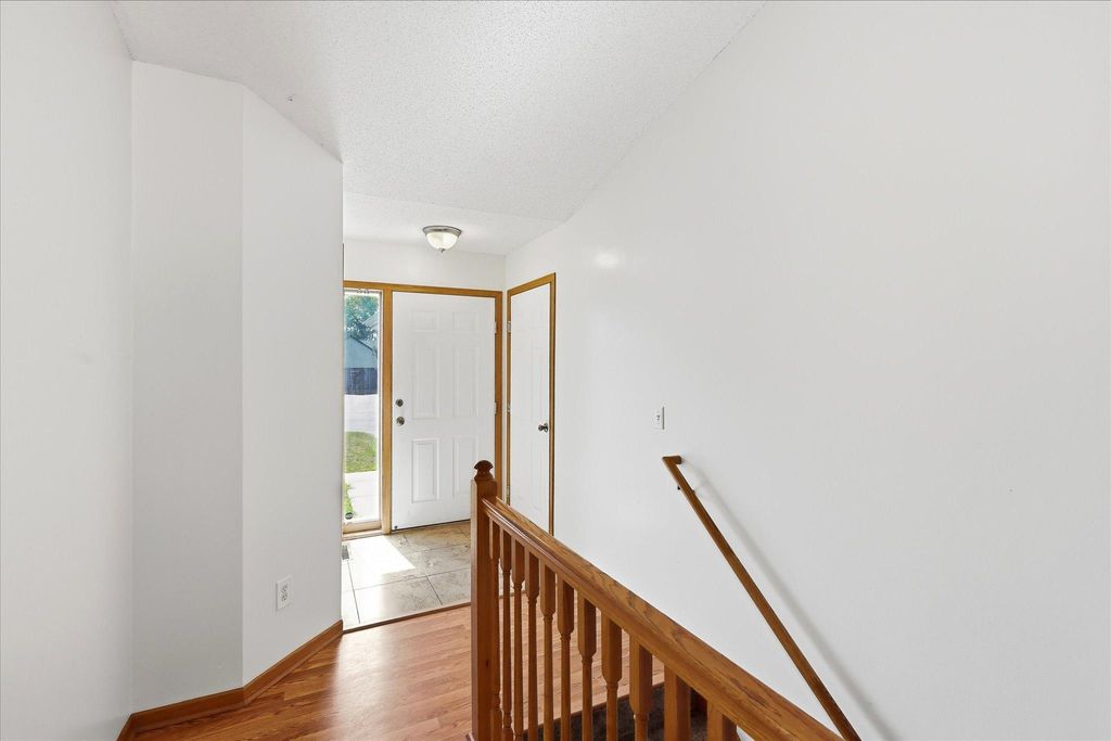 9350 Parkside Drive, Woodbury, MN 55125 — photo 3