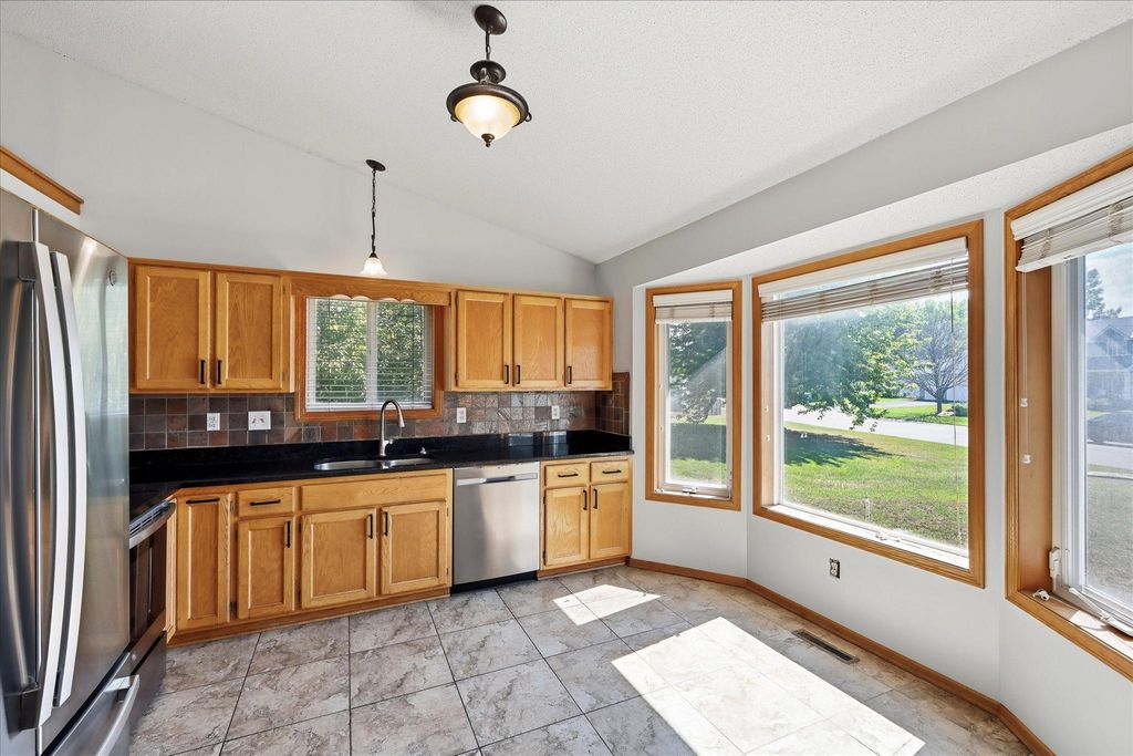 9350 Parkside Drive, Woodbury, MN 55125 — photo 4