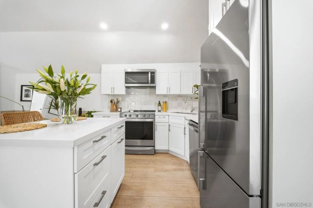 2715 Russ, San Diego, CA 92102