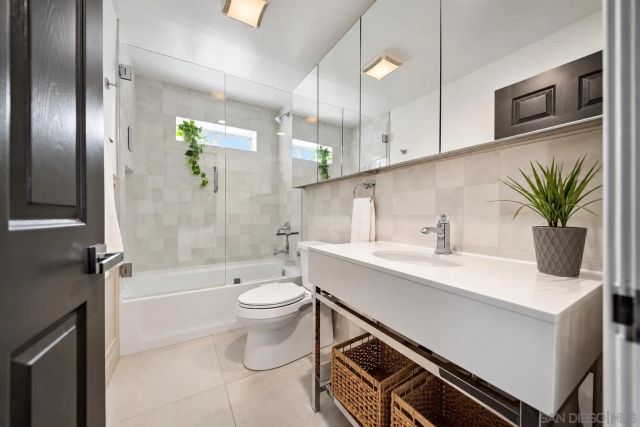 2715 Russ, San Diego, CA 92102