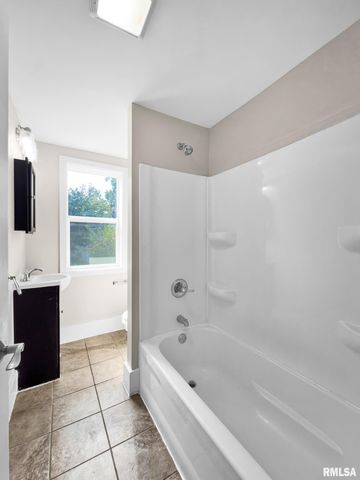 796-798 E MAIN Street, Galesburg, IL 61401