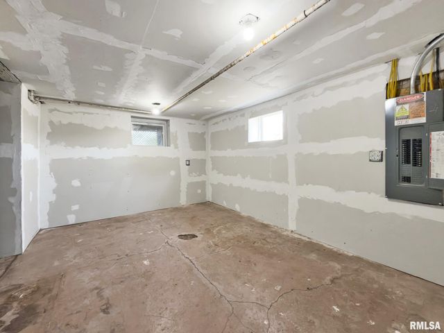 796-798 E MAIN Street, Galesburg, IL 61401