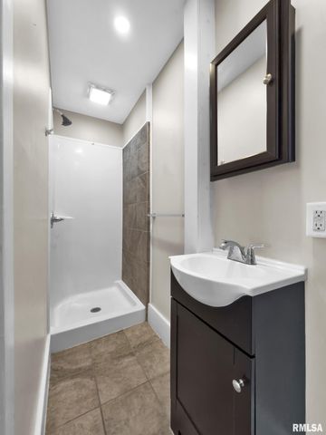 796-798 E MAIN Street, Galesburg, IL 61401