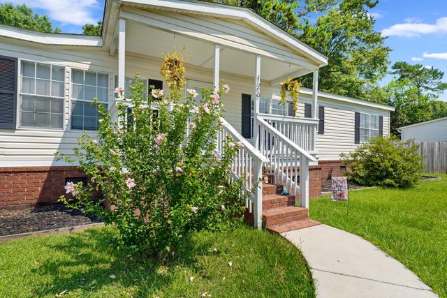126 Fall Creek Boulevard, Summerville, SC 29483