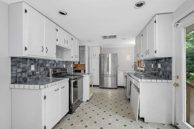 5 Mercury Lane, Pelham, NH 03076