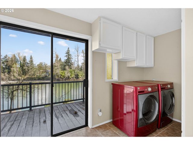 16091 S CLACKAMAS RIVER Dr, Oregon City, OR 97045