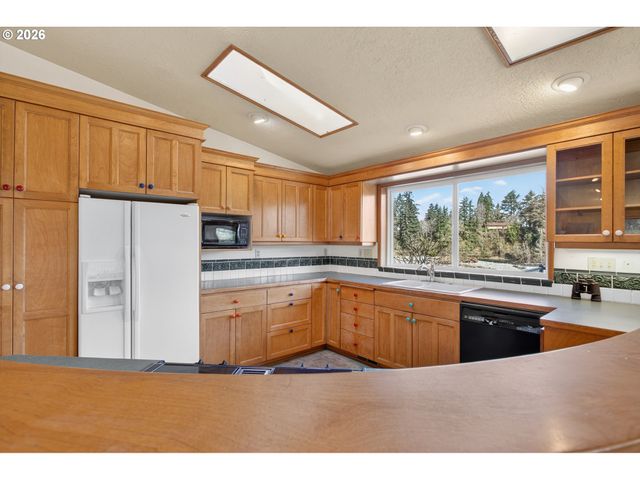 16091 S CLACKAMAS RIVER Dr, Oregon City, OR 97045