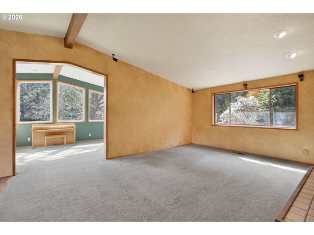 16091 S CLACKAMAS RIVER Dr, Oregon City, OR 97045